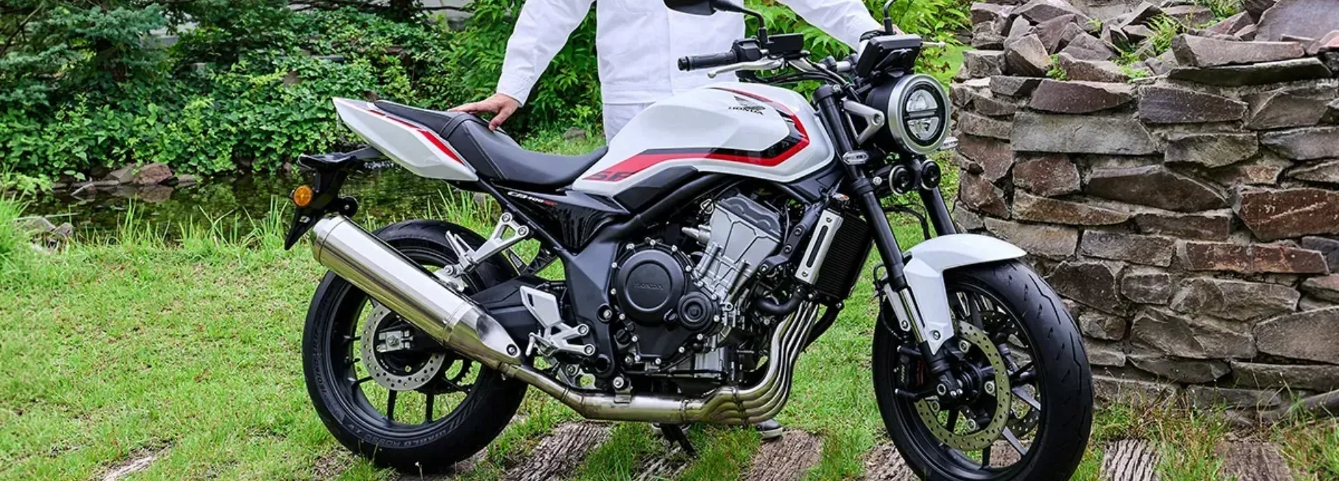 “Every Moment Leads to Joy”: How the All-New CB400 SUPER FOUR E-Clutch Sets a New Standard for a New Era “Every Moment Leads to Joy”: How the All-New CB400 SUPER FOUR E-Clutch Sets a New Standard for a New Era
