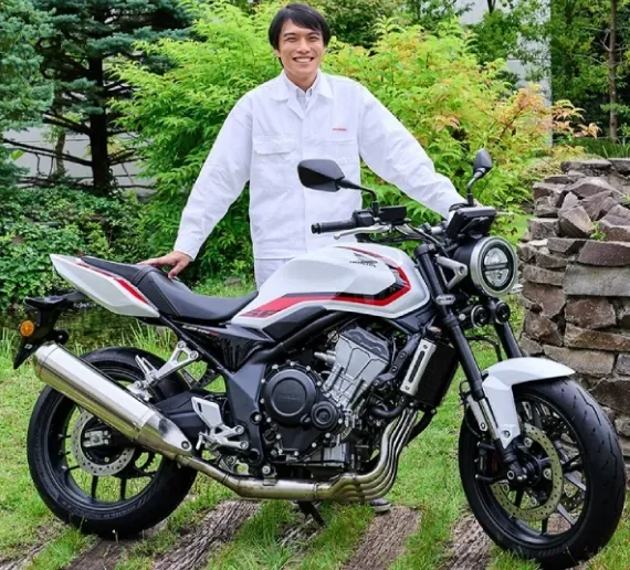 “Every Moment Leads to Joy”: How the All-New CB400 SUPER FOUR E-Clutch Sets a New Standard for a New Era “Every Moment Leads to Joy”: How the All-New CB400 SUPER FOUR E-Clutch Sets a New Standard for a New Era